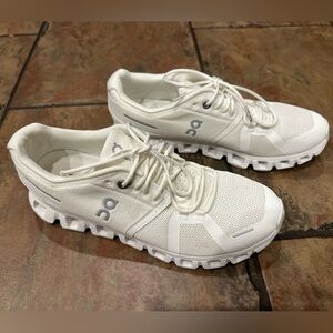 On Cloud Women’s Cloud 5 Athletic Running Shoe White Size 8.5